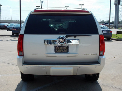 cadillac escalade 2008 white suv 8 cylinders automatic with overdrive 77074