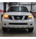 nissan pathfinder 2005 white suv le 6 cylinders automatic 79110