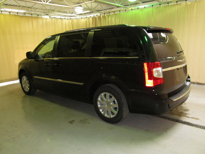 chrysler town and country 2013 black van touring flex fuel 6 cylinders front wheel drive automatic 44883