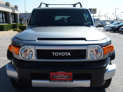 toyota fj cruiser 2012 lt  gray suv gasoline 6 cylinders 2 wheel drive automatic 76011