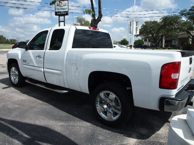 chevrolet silverado 1500 2009 white pickup truck lt gasoline 8 cylinders 2 wheel drive automatic 78016