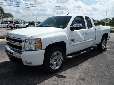 chevrolet silverado 1500 2009 white pickup truck lt gasoline 8 cylinders 2 wheel drive automatic 78016