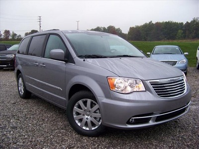chrysler town and country 2013 silver van touring flex fuel 6 cylinders front wheel drive automatic 44024