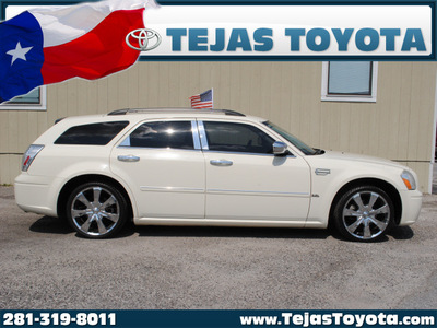 dodge magnum 2005 white wagon sxt gasoline 6 cylinders rear wheel drive automatic 77338