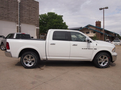ram 1500 2012 bright white clear laramie gasoline 8 cylinders 4 wheel drive automatic 80301