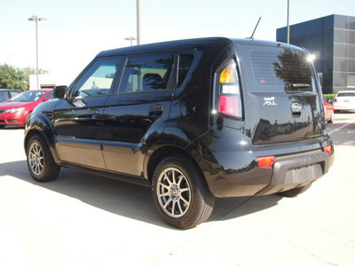 kia soul 2010 black hatchback gasoline 4 cylinders front wheel drive 5 speed manual 75150