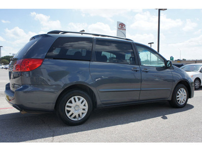 toyota sienna 2006 gray van le 7 passenger gasoline 6 cylinders front wheel drive automatic 76543