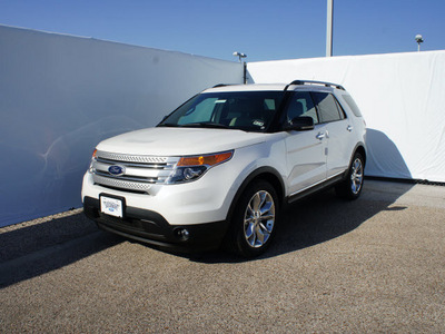 ford explorer 2013 white suv xlt flex fuel 6 cylinders 2 wheel drive 6 speed automatic 75235