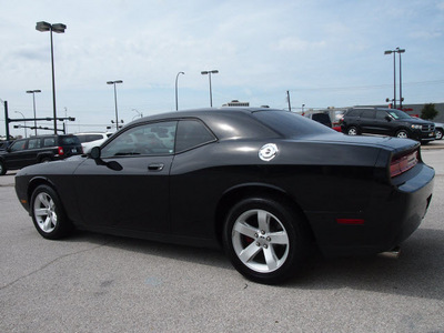 dodge challenger 2010 black coupe se 6 cylinders automatic 76011