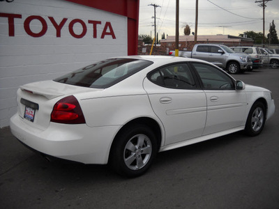 pontiac grand prix 2008 white sedan gasoline 6 cylinders front wheel drive automatic 79925