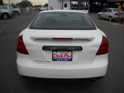 pontiac grand prix 2008 white sedan gasoline 6 cylinders front wheel drive automatic 79925