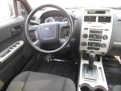 ford escape 2012 gray suv xlt 6 cylinders automatic 32783