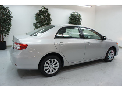 toyota corolla 2013 silver sedan le gasoline 4 cylinders front wheel drive automatic 91731