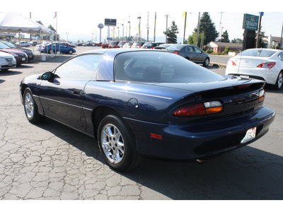 chevrolet camaro 2002 blue coupe gasoline 6 cylinders rear wheel drive automatic 98632