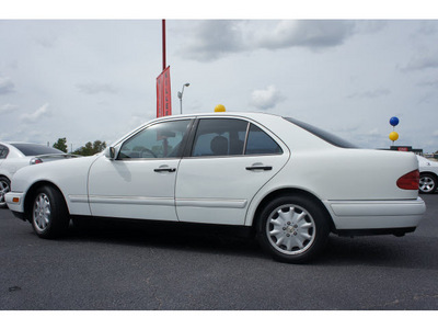 mercedes benz e class 1998 white sedan e320 gasoline 6 cylinders rear wheel drive automatic 76543