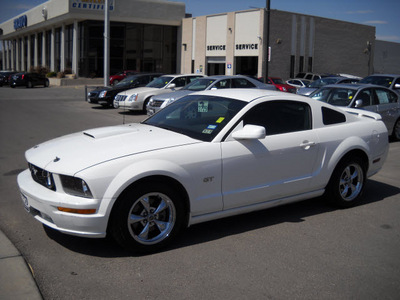 ford mustang 2008 white coupe gt gasoline 8 cylinders rear wheel drive standard 79925