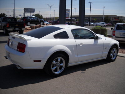 ford mustang 2008 white coupe gt gasoline 8 cylinders rear wheel drive standard 79925