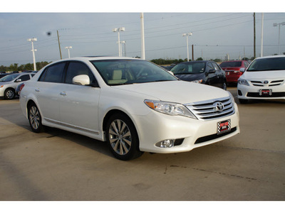 toyota avalon 2012 white sedan limited gasoline 6 cylinders front wheel drive automatic 77469