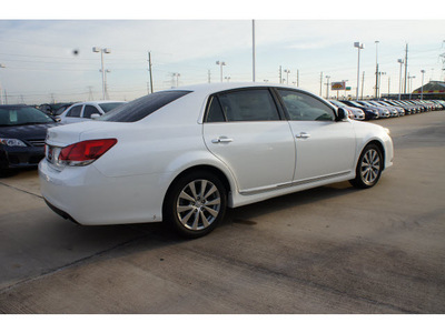 toyota avalon 2012 white sedan limited gasoline 6 cylinders front wheel drive automatic 77469