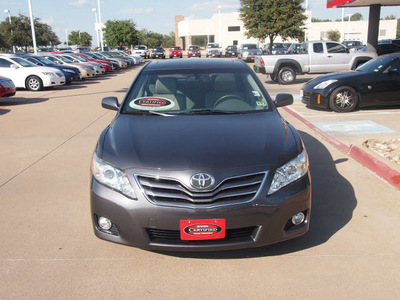 toyota camry 2010 dk  gray sedan xle gasoline 4 cylinders front wheel drive automatic 76053