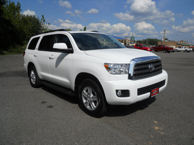 toyota sequoia 2012 white suv sr5 8 cylinders automatic 75672