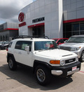 toyota fj cruiser 2012 white suv gasoline 6 cylinders 2 wheel drive 5 speed automatic 76053