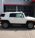 toyota fj cruiser 2012 white suv gasoline 6 cylinders 2 wheel drive 5 speed automatic 76053