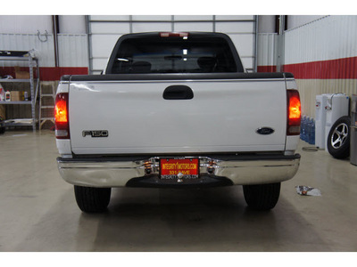 ford f 150 2003 white xl gasoline 6 cylinders rear wheel drive 6 speed manual 79110