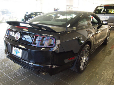 ford mustang 2013 black coupe boss 302 gasoline 8 cylinders rear wheel drive automatic 77338