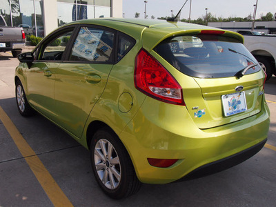 ford fiesta 2013 green hatchback se gasoline 4 cylinders front wheel drive automatic 77338