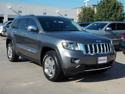 jeep grand cherokee 2013 gray suv overland 8 cylinders 6 speed automatic 77099