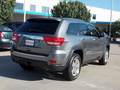 jeep grand cherokee 2013 gray suv overland 8 cylinders 6 speed automatic 77099