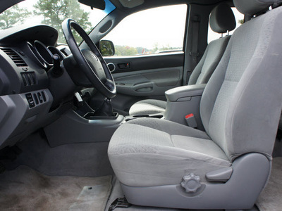 toyota tacoma 2008 silver gasoline 4 cylinders 4 wheel drive 5 speed manual 27330