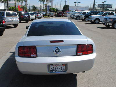 ford mustang 2007 silver coupe v6 deluxe gasoline 6 cylinders rear wheel drive automatic 91010