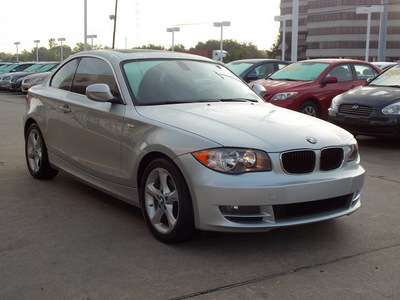 bmw 1 series 2011 gray coupe 128i gasoline 6 cylinders rear wheel drive shiftable automatic 77074