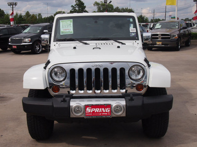 jeep wrangler 2011 white suv sahara gasoline 6 cylinders 4 wheel drive automatic 77388