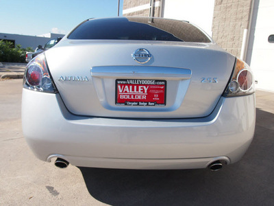 nissan altima 2009 silver sedan 2 5 s gasoline 4 cylinders front wheel drive automatic 80301