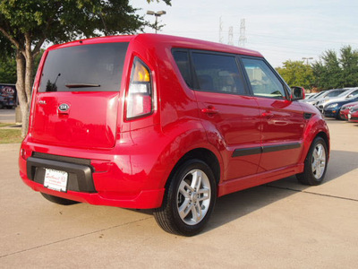 kia soul 2011 red hatchback soul gasoline 4 cylinders front wheel drive automatic 75150