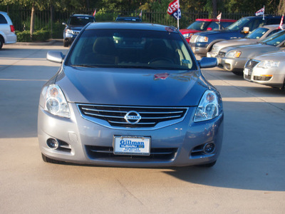 nissan altima 2011 silver sedan 2 5s gasoline 4 cylinders front wheel drive cont  variable trans  77090