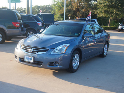 nissan altima 2011 silver sedan 2 5s gasoline 4 cylinders front wheel drive cont  variable trans  77090