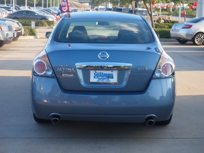 nissan altima 2011 silver sedan 2 5s gasoline 4 cylinders front wheel drive cont  variable trans  77090