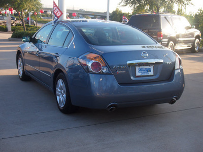 nissan altima 2011 silver sedan 2 5s gasoline 4 cylinders front wheel drive cont  variable trans  77090