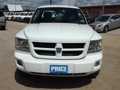 ram dakota 2011 white pickup truck lone star gasoline 6 cylinders 2 wheel drive automatic 78064