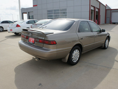 toyota camry 1999 beige sedan le gasoline 4 cylinders front wheel drive automatic 75110