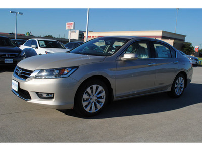 honda accord 2013 champagne frost sedan ex l gasoline 6 cylinders front wheel drive automatic 77025