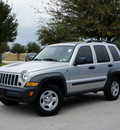 jeep liberty 2005 silver suv sport gasoline 6 cylinders 4 wheel drive automatic 76210