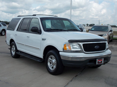 ford expedition 2002 white suv xlt gasoline 8 cylinders rear wheel drive automatic with overdrive 77469