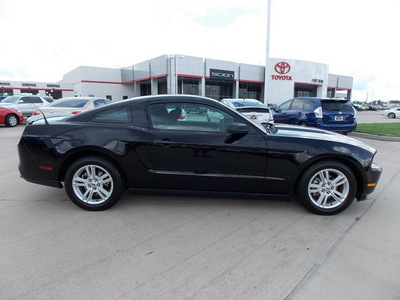 ford mustang 2010 black coupe v6 gasoline 6 cylinders rear wheel drive automatic with overdrive 77469