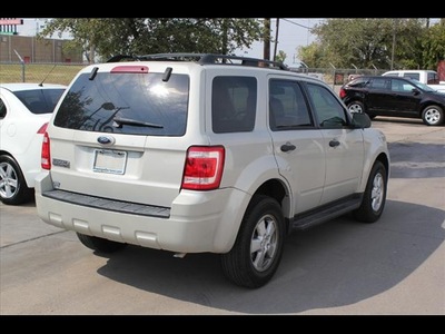 ford escape 2009 silver suv xlt gasoline 4 cylinders front wheel drive 6 speed automatic 75041