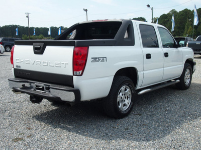 chevrolet avalanche 2006 white suv lt flex fuel 8 cylinders 4 wheel drive automatic 27569